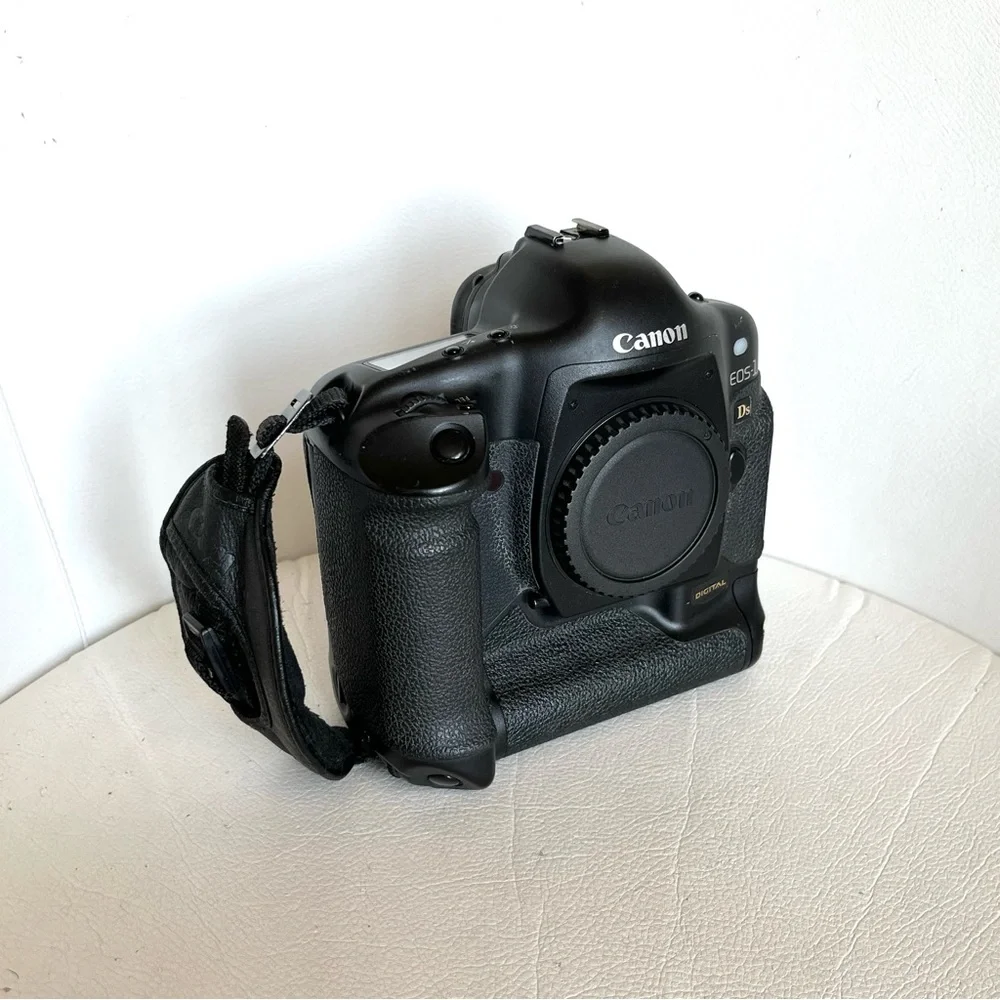▇ Vintage Canon EOS 1Ds Camera Body